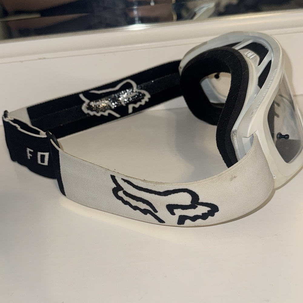 Fox Racing MTB Main Core Goggle in White. One size, unisex, adjustable strap. - Picture 6 of 6